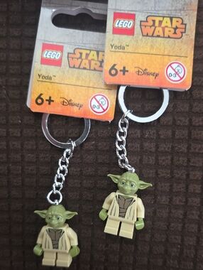 Star Wars Yoda Keychain – Green and Tan Mini Figure